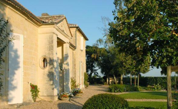 Bed and Breakfast Chateau Belles Graves Pomerols Екстер'єр фото