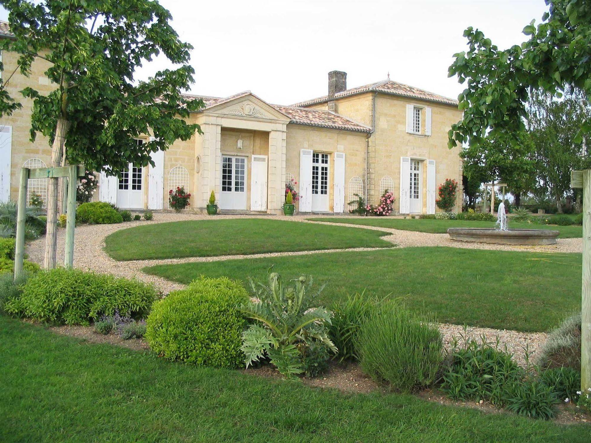 Bed and Breakfast Chateau Belles Graves Pomerols Екстер'єр фото