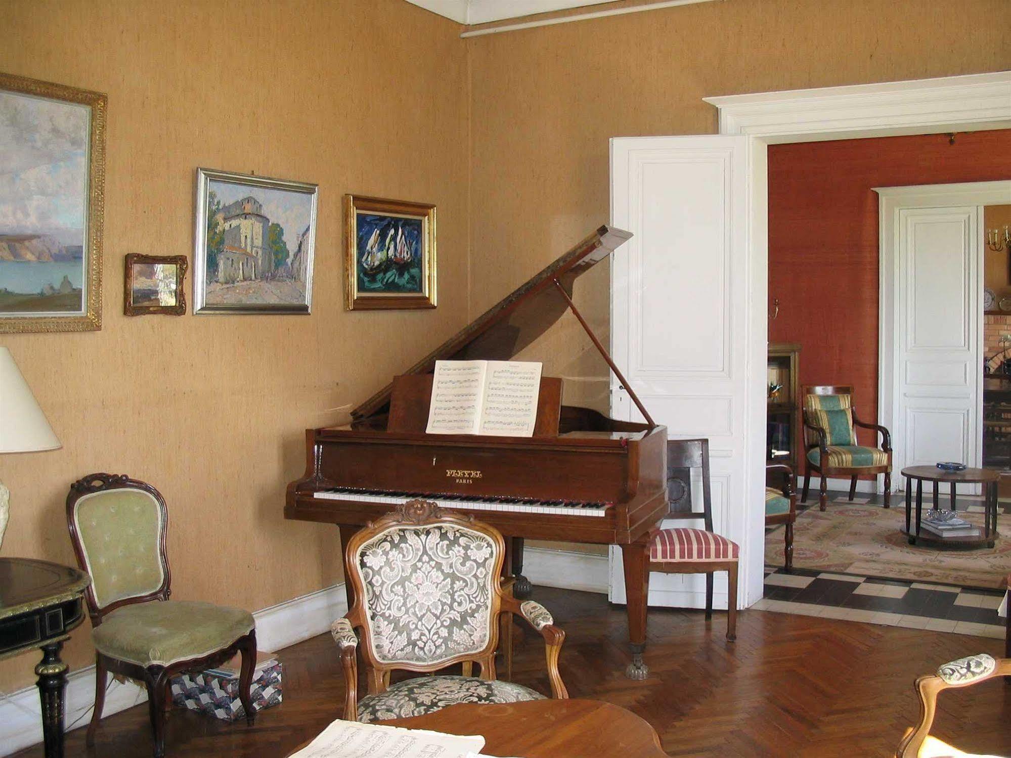 Bed and Breakfast Chateau Belles Graves Pomerols Екстер'єр фото